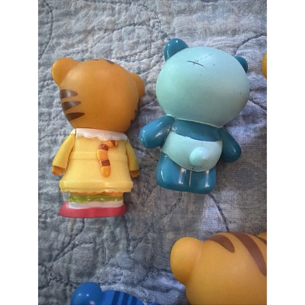 Daniel Tiger's Neighborhood Toy Friends & Family Figure Set Lot of 5